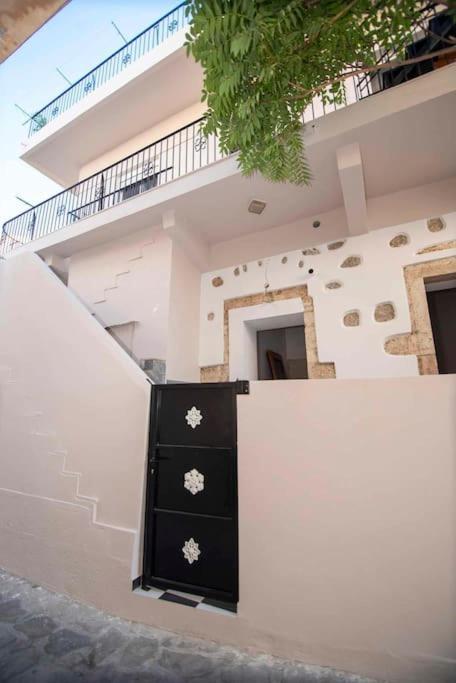 Ammoudara'S Apartments Rooftop Kalymnos Town Bagian luar foto
